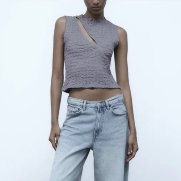 Zara Textured Cut Out Top - Picture 4 of 11